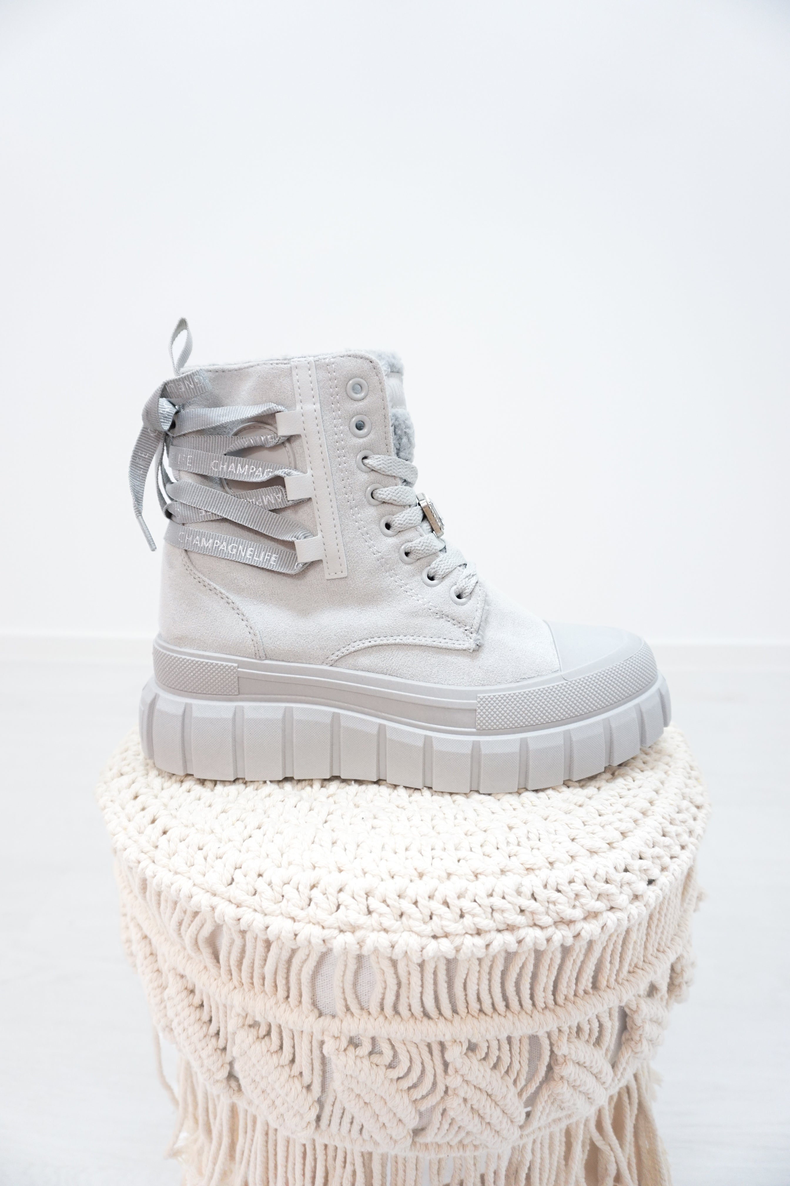 Hoher Sneaker "Amour" grau