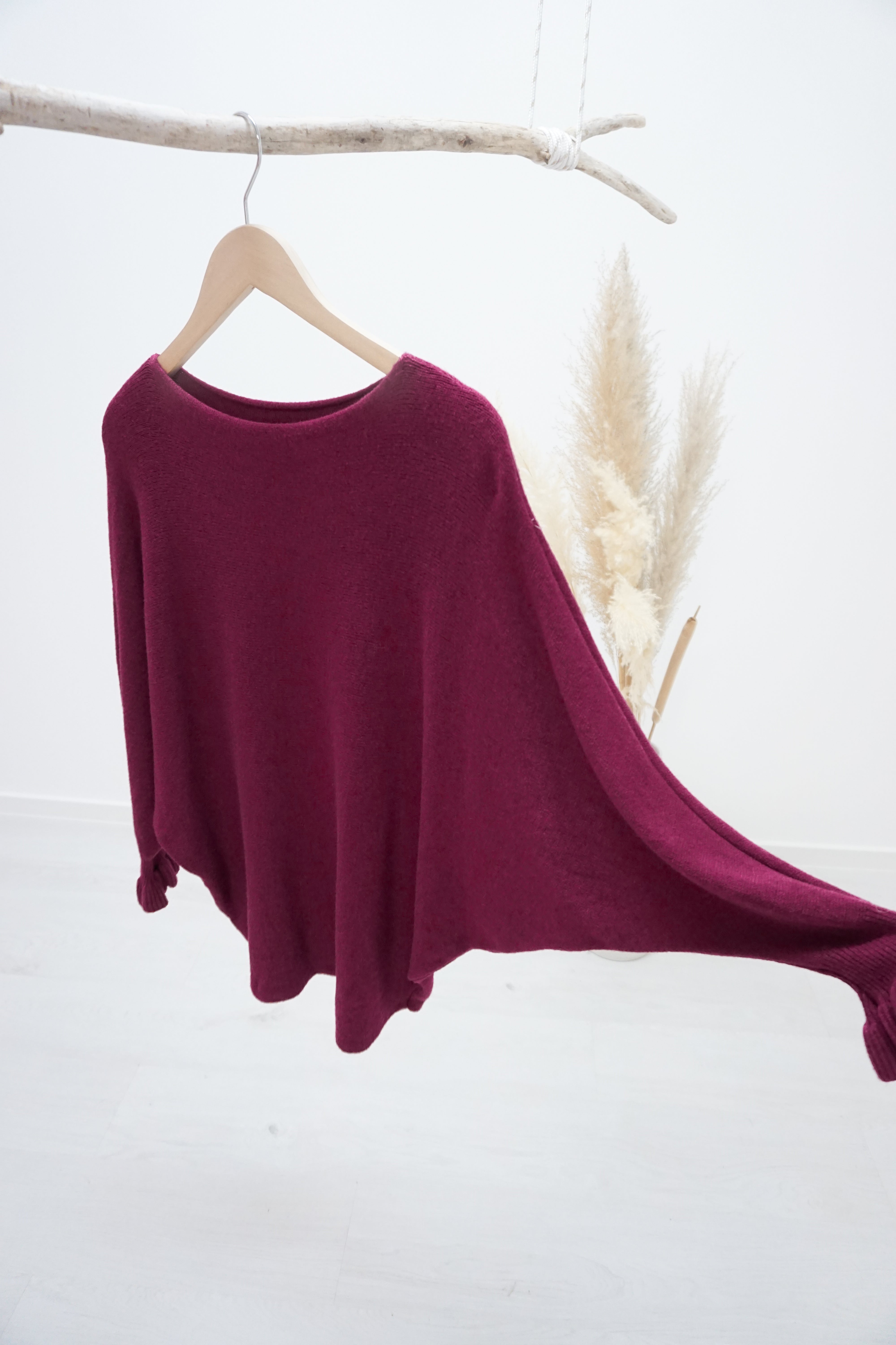 Feinstrickpulli mit Fledermausärmeln, beere