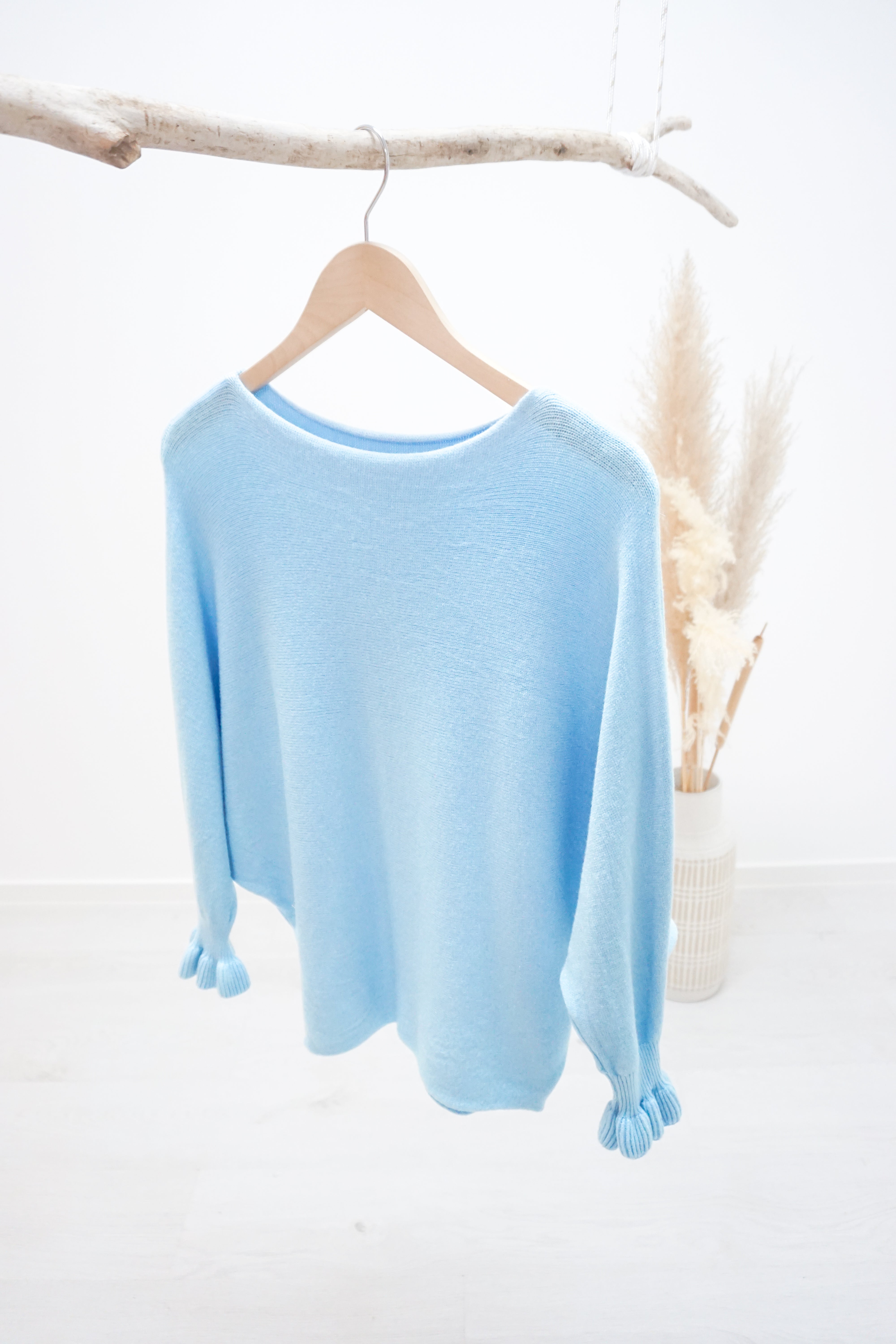 Feinstrickpulli mit Fledermausärmeln, hellblau