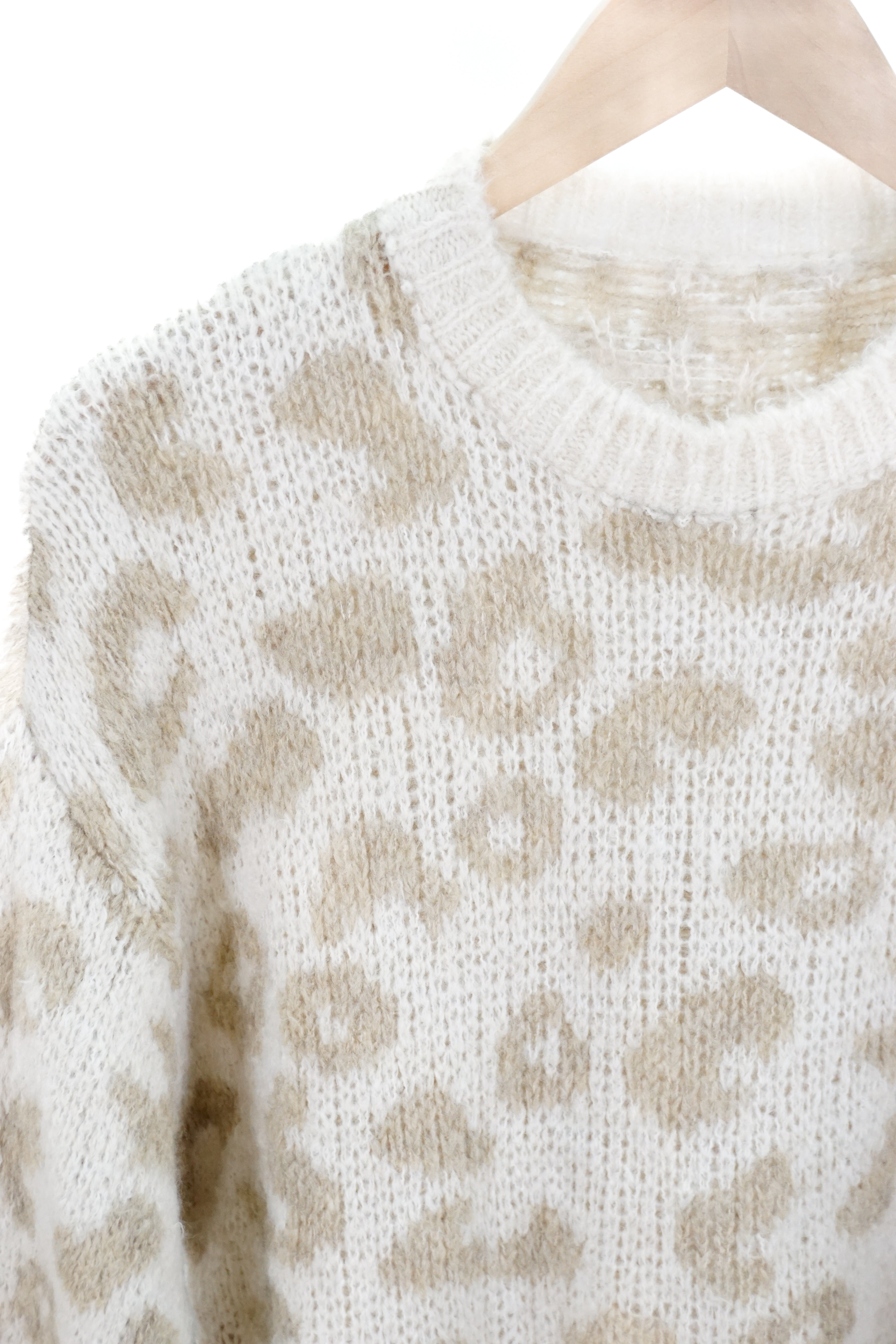 Strickpulli mit Leo Muster, hellbeige