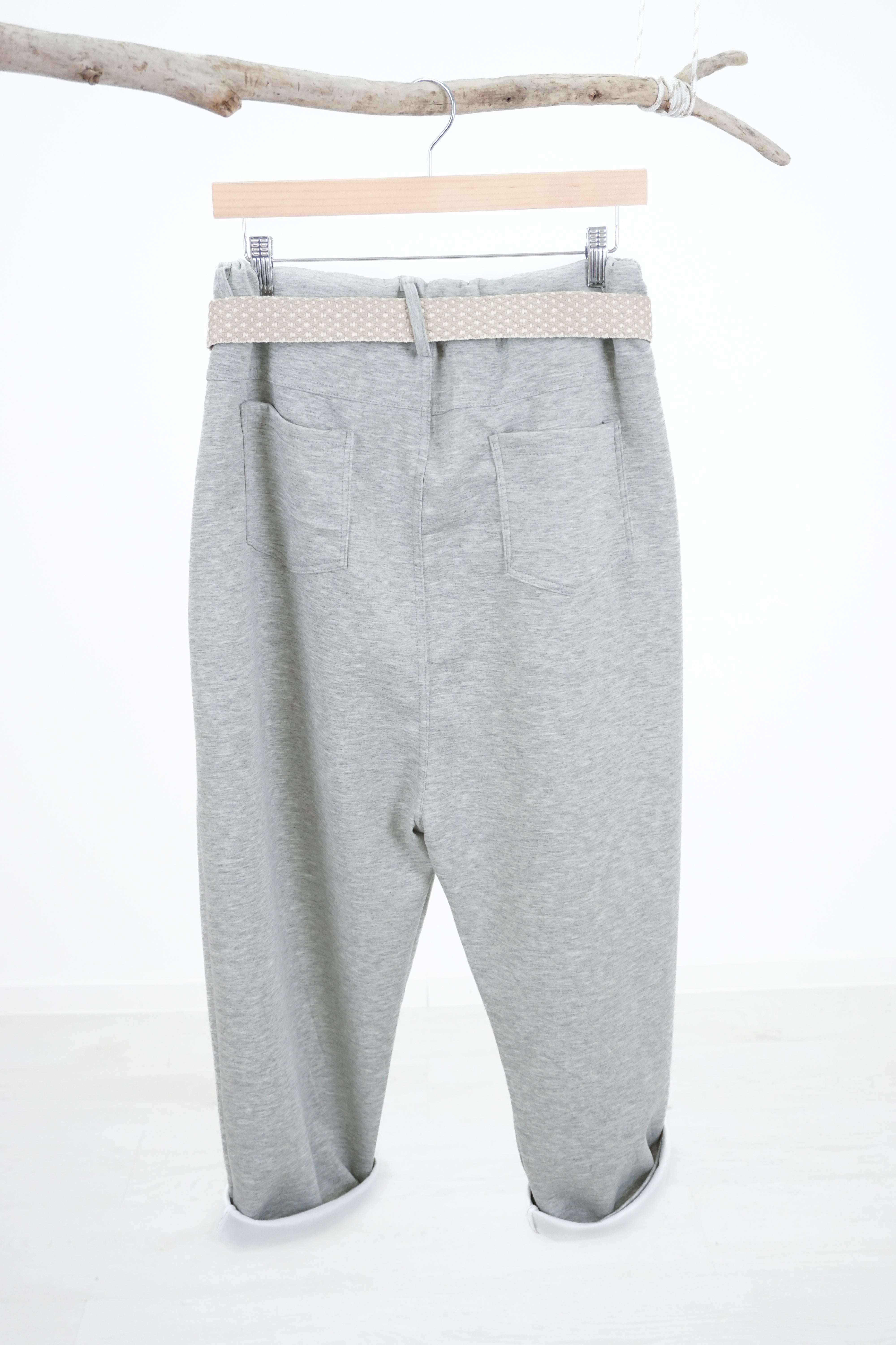 Weite Baggy Stoffhose mit Gürtel, grau