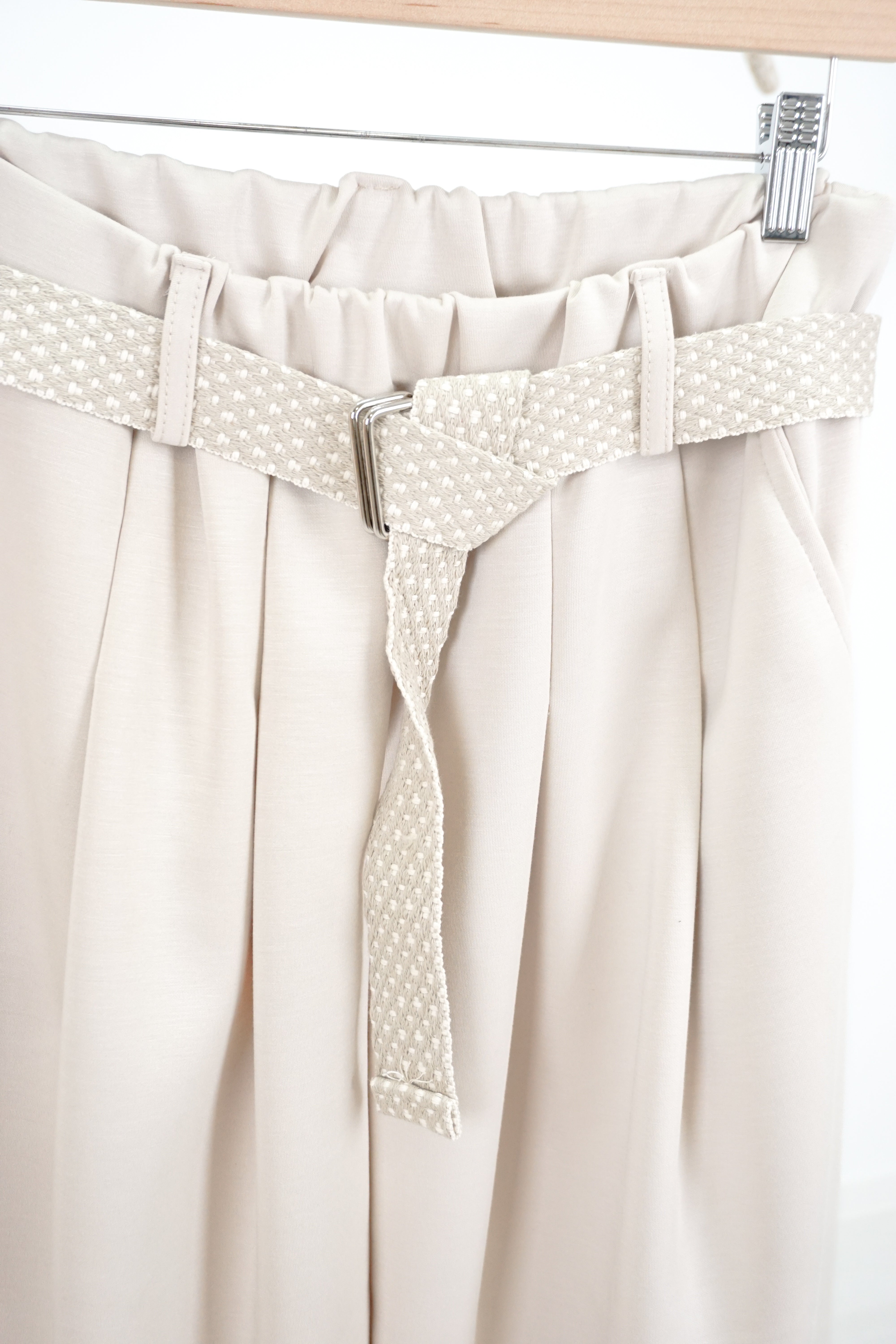 Weite Baggy Stoffhose mit Gürtel, beige