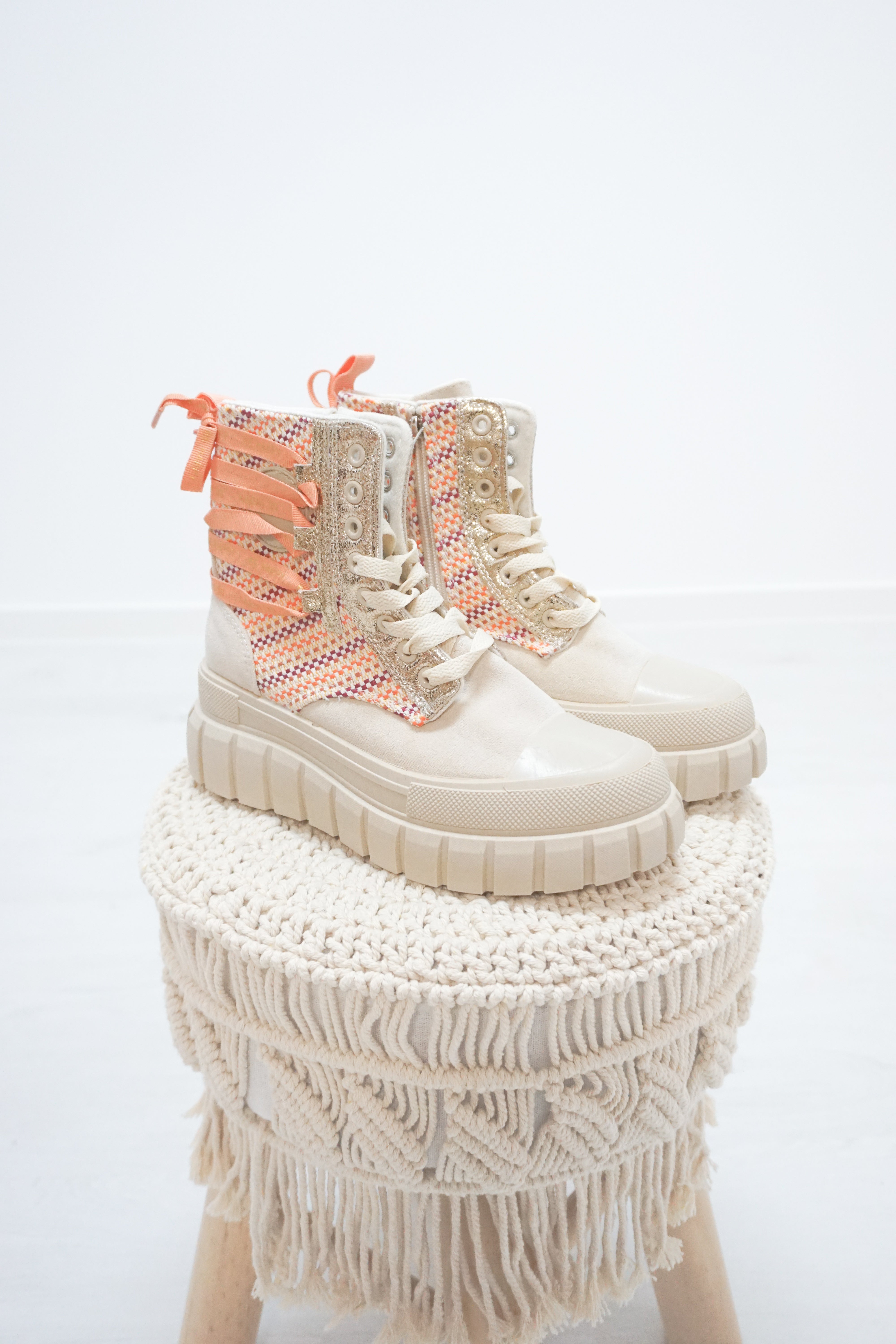 Hoher Sneaker "BE HAPPY" beige/bunt