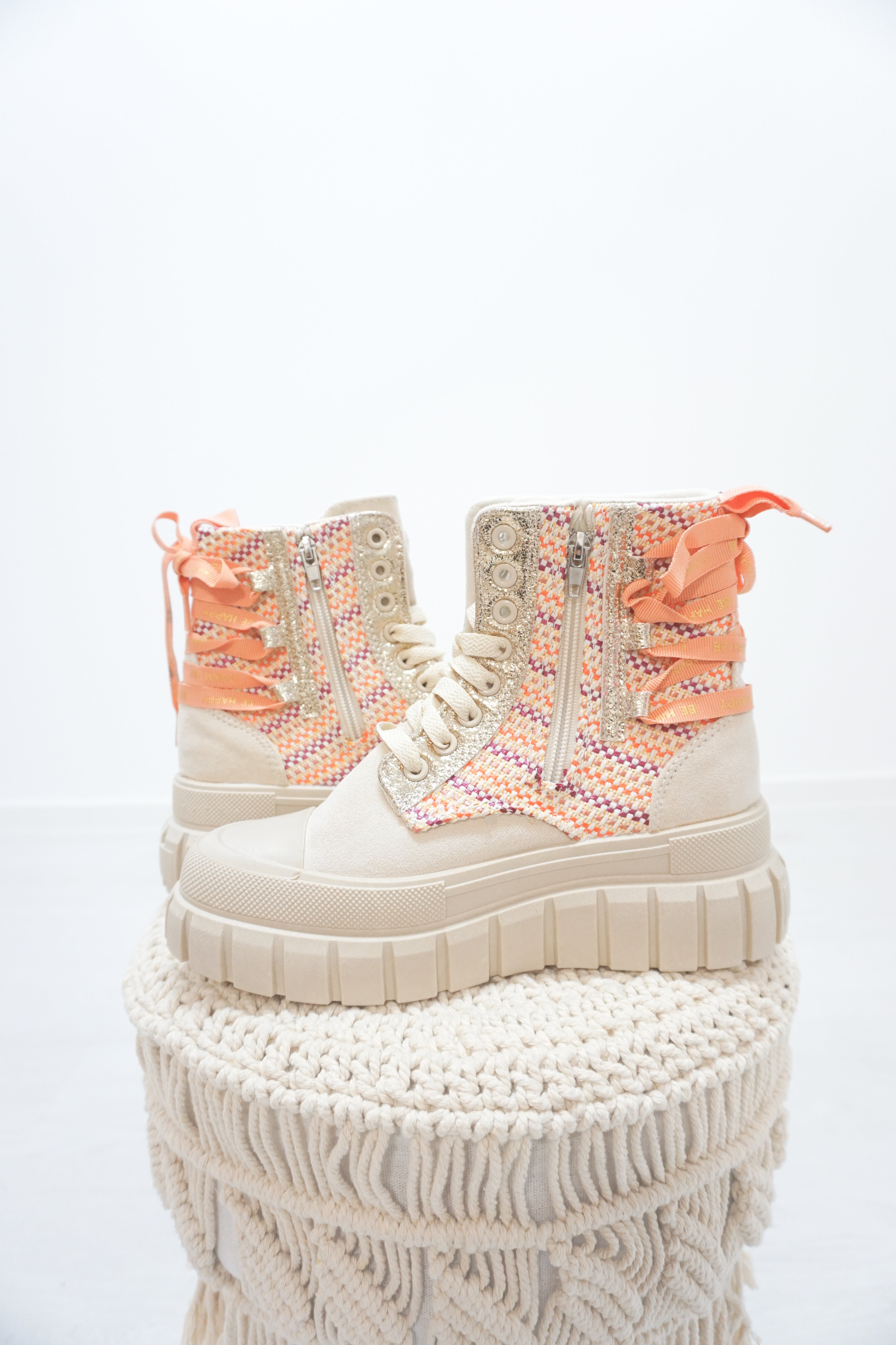 Hoher Sneaker "BE HAPPY" beige/bunt