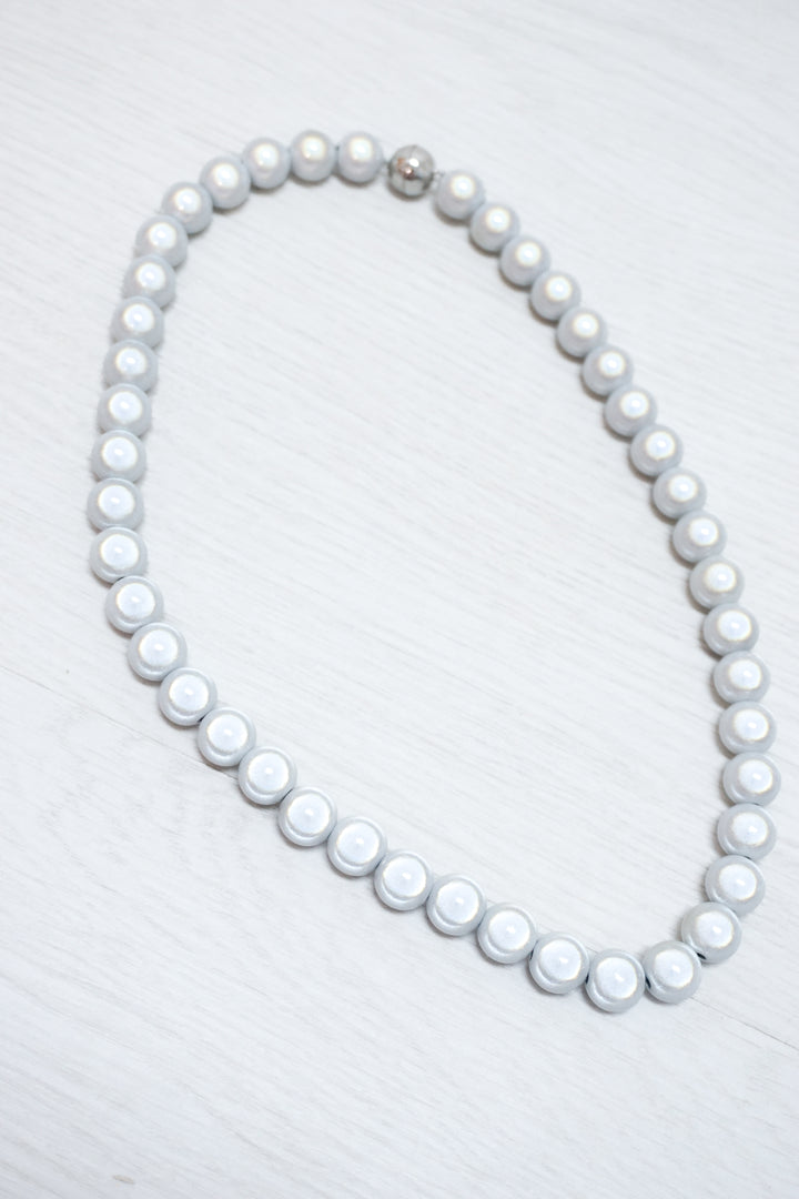 Leuchtende Perlenkette weiß (zwei Größen)