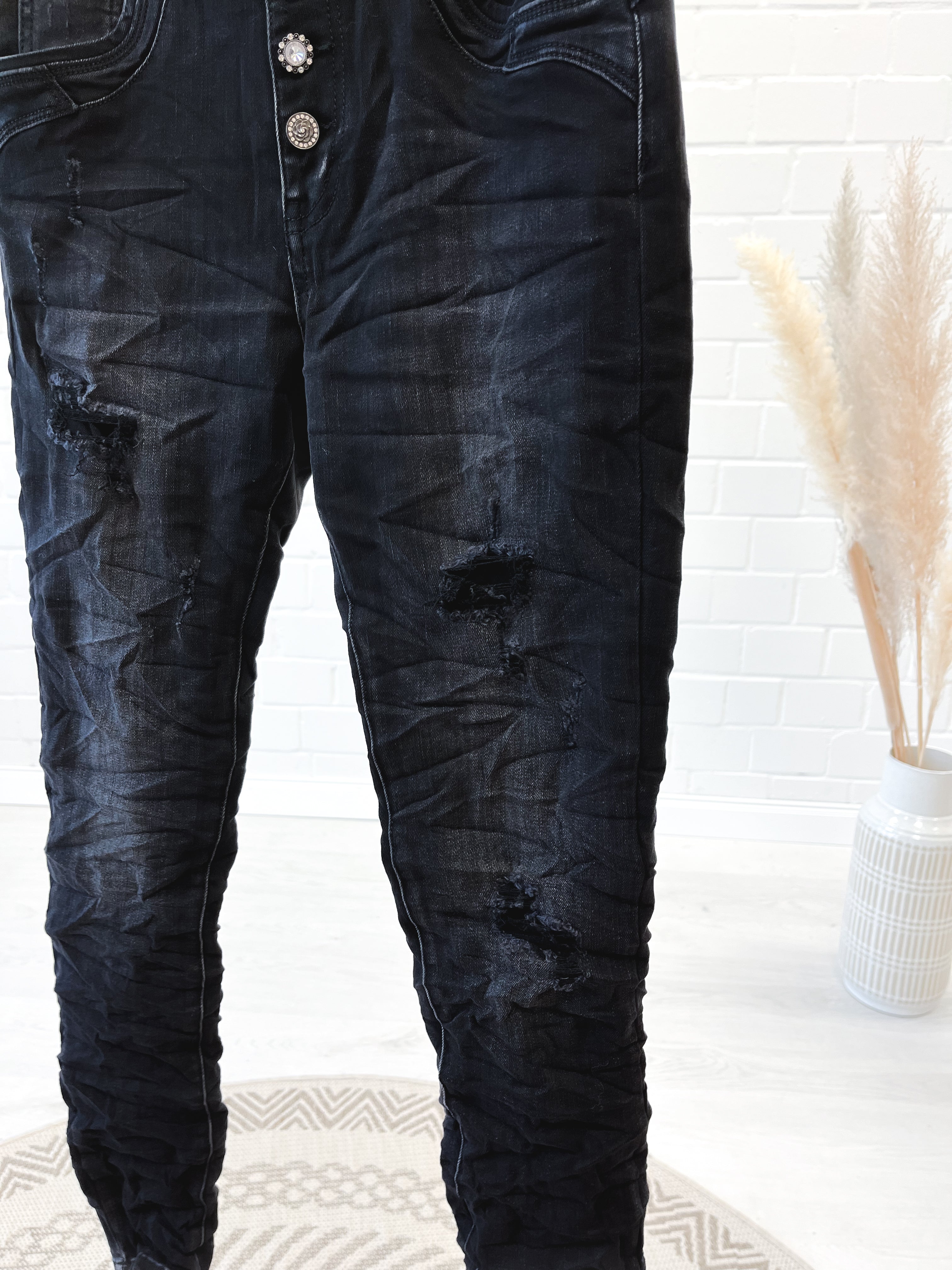 Jeans mit unterlegten Rissen 05201